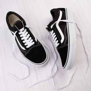 Size 9 Van's old skool Black/White BRAND NEW